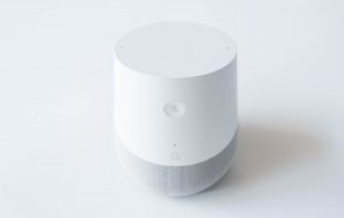 Google Home hinten