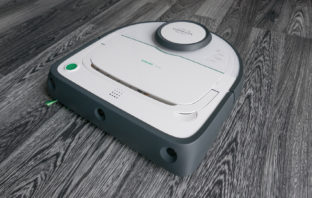 Vorwerk VR300 auf dunklem Boden