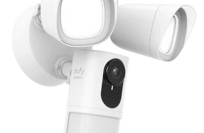 eufy Sicherheitskamera mit Scheinwerfer