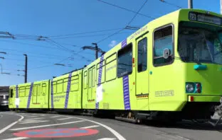 Straßenbahn für Paketzustellung