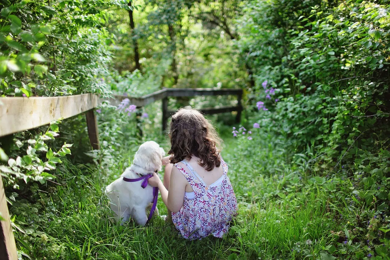 Kind und Hund