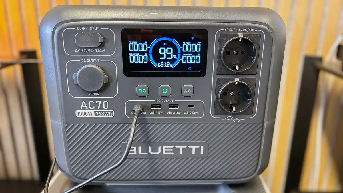 BLUETTI AC70