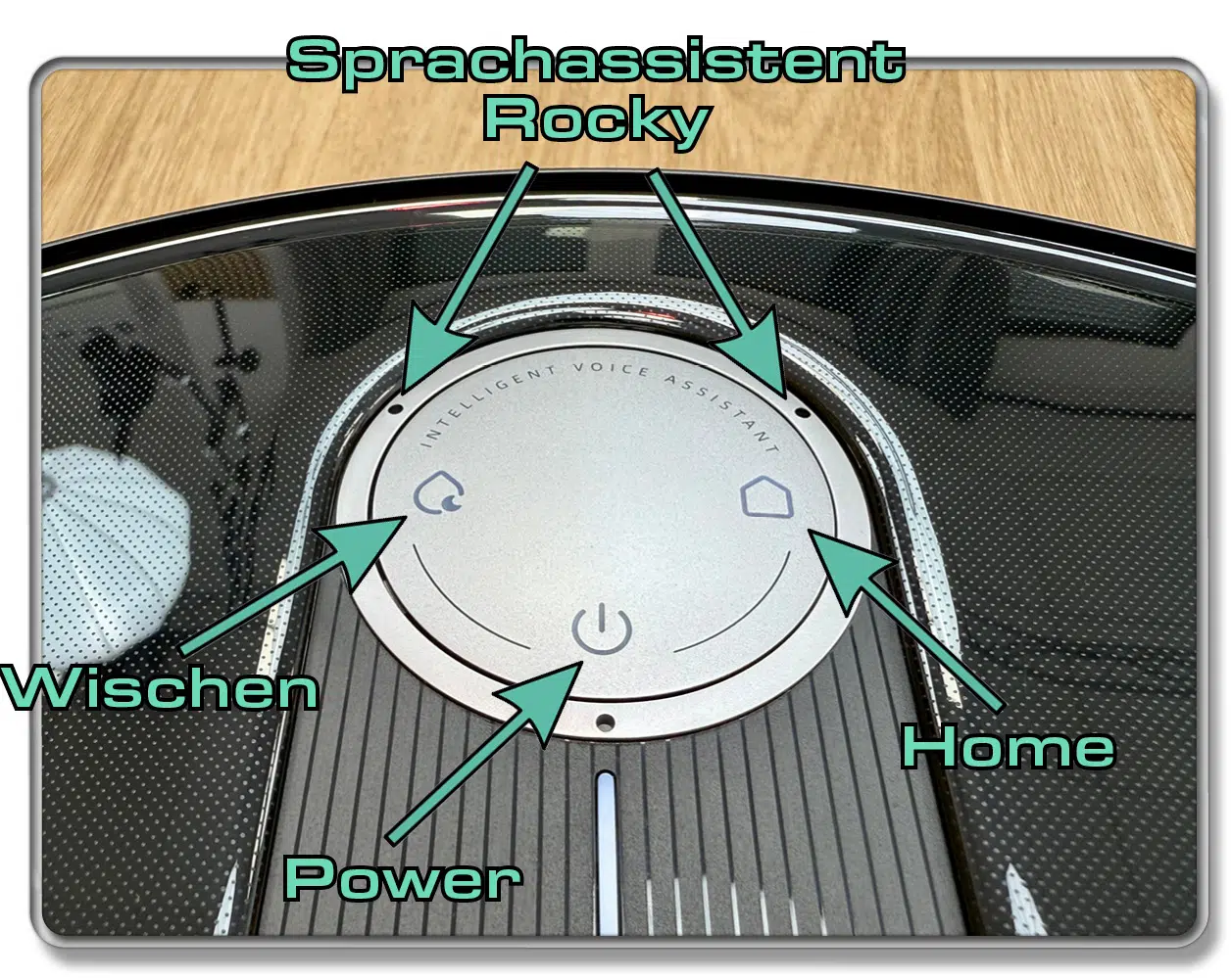 Über diese Tasten kann man den Roborock Qrevo Slim manuell steuern