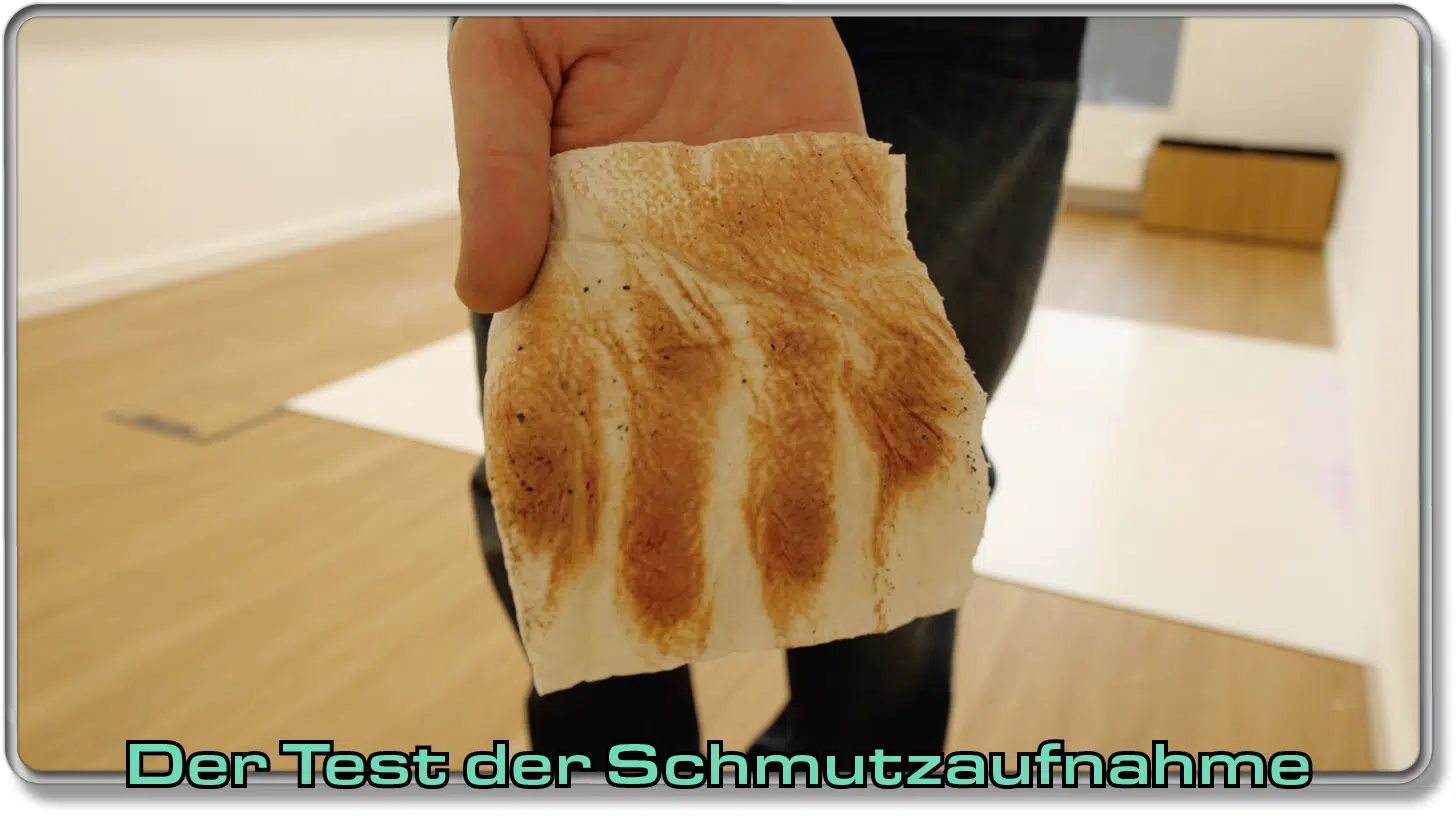 Der Test der Schmutzaufnahme beim Wischen